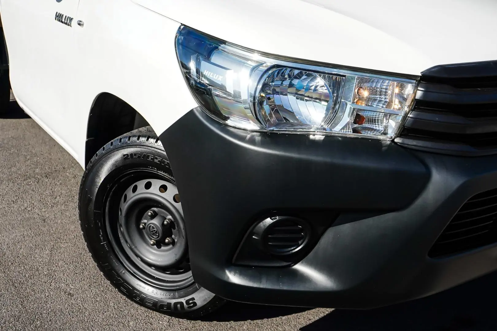 2019 Toyota Hilux Gallery Image 9