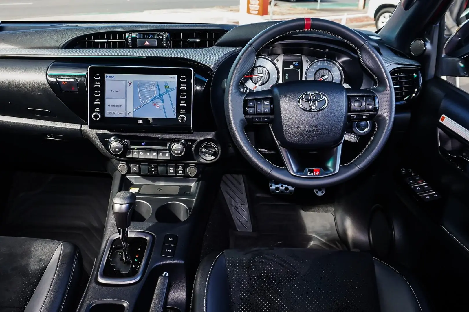 2024 Toyota Hilux Gallery Image 9