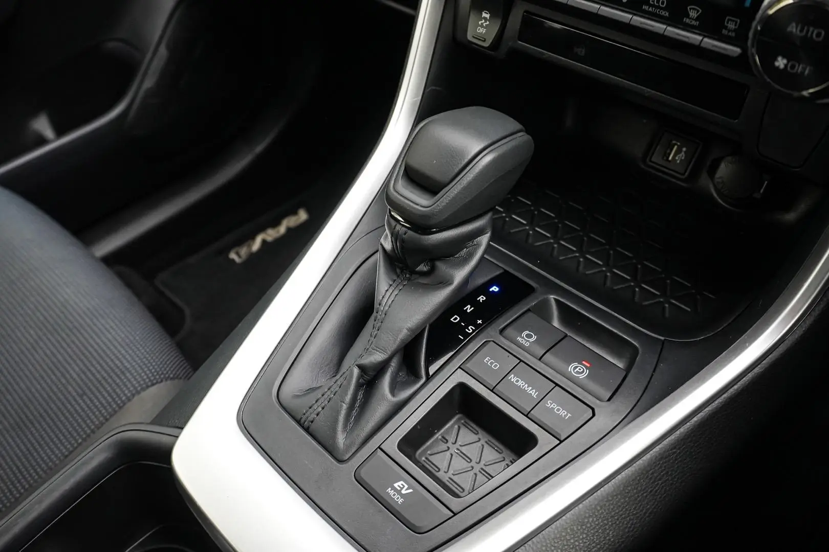 2024 Toyota RAV4 Gallery Image 19