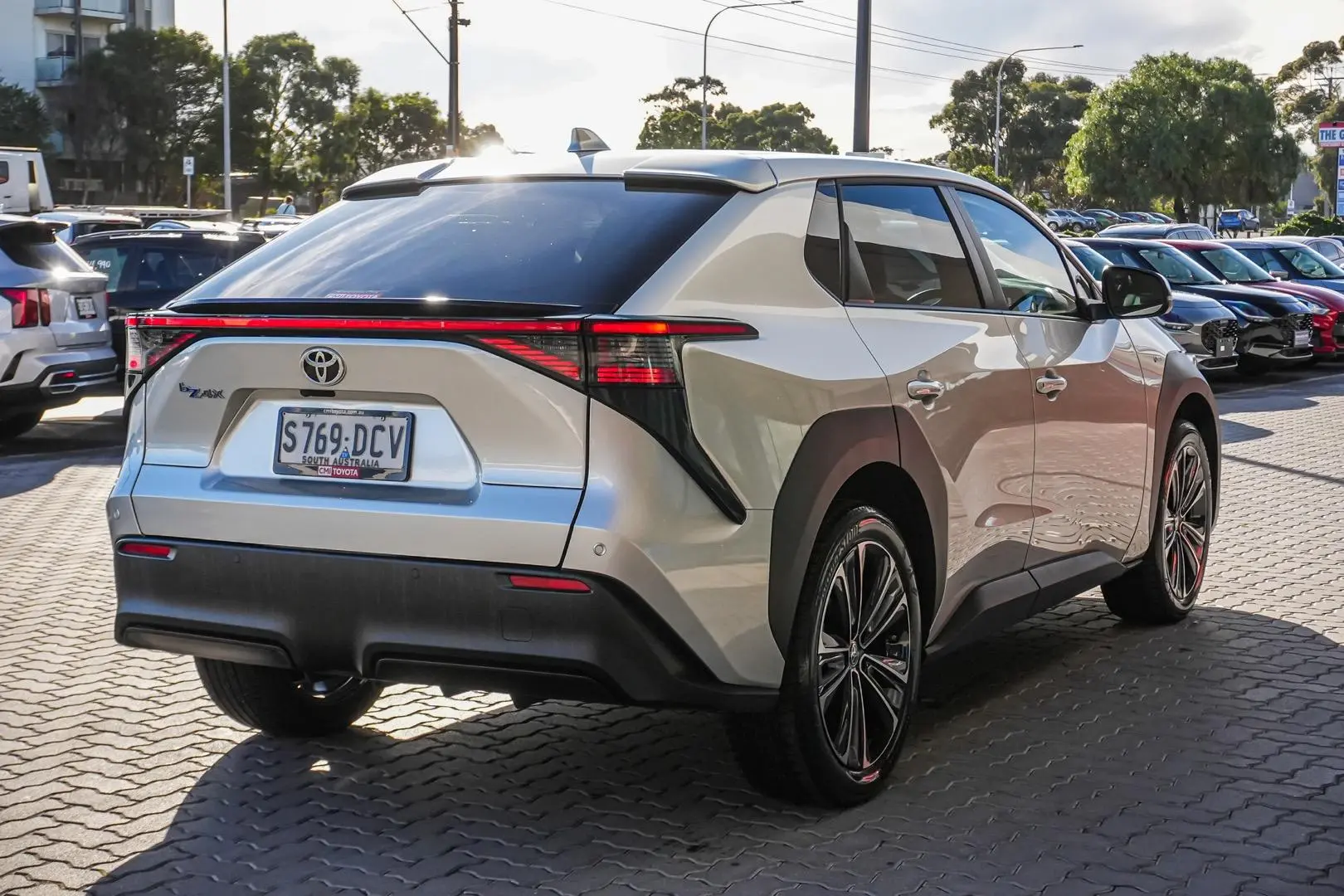 2024 Toyota bZ4X Gallery Image 3