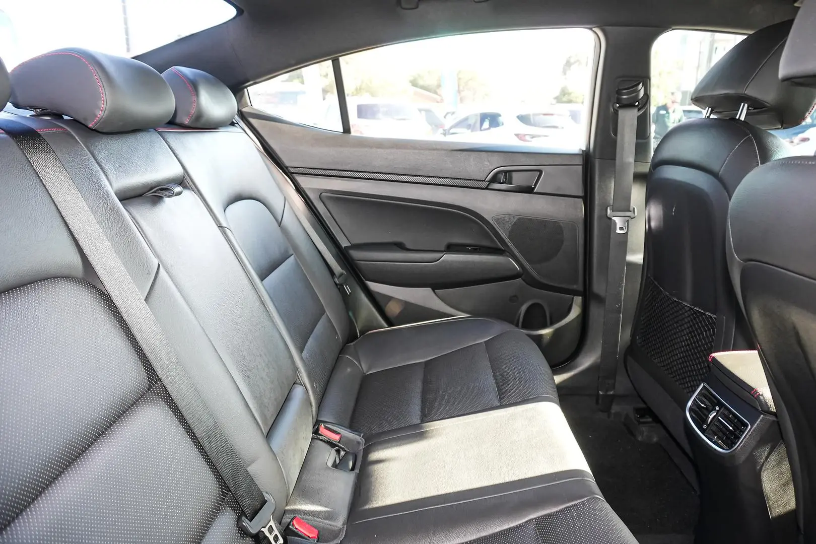 2019 Hyundai Elantra Gallery Image 15