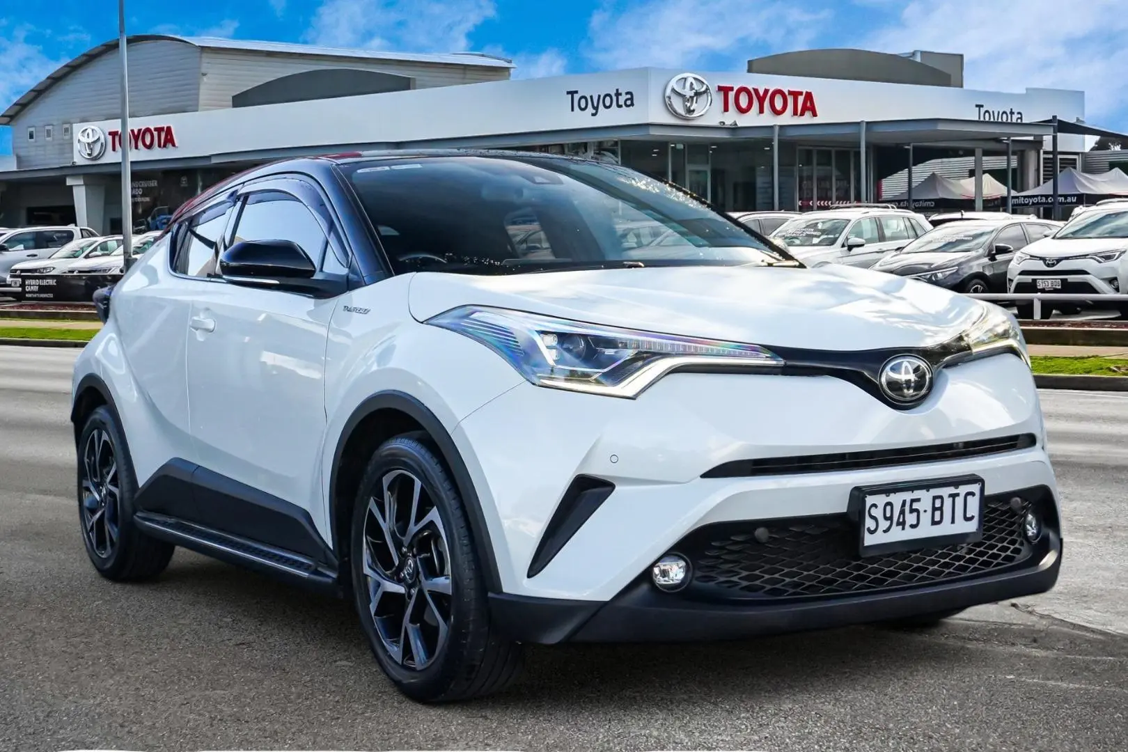 2017 Toyota C-HR Gallery Image 1