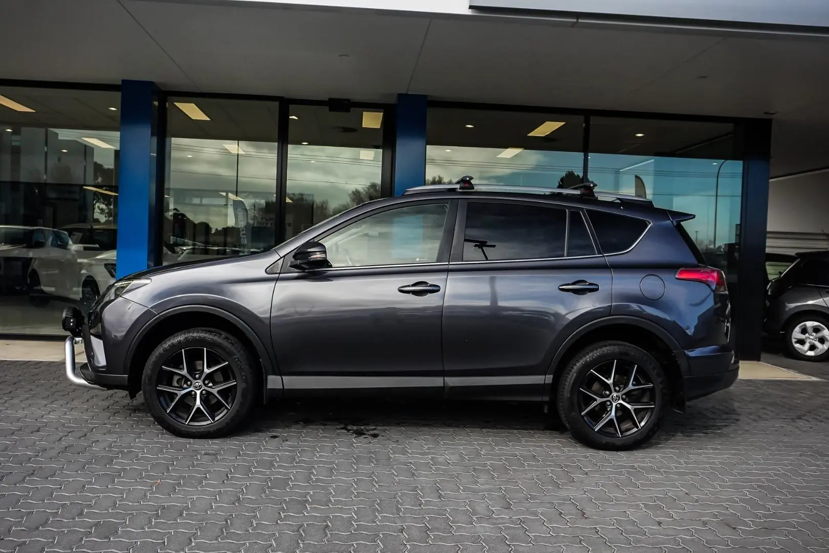 2018 Toyota RAV4 Gallery Image 4