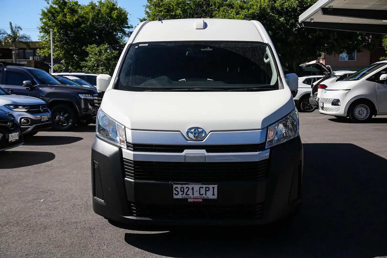 2022 Toyota Hiace Gallery Image 4