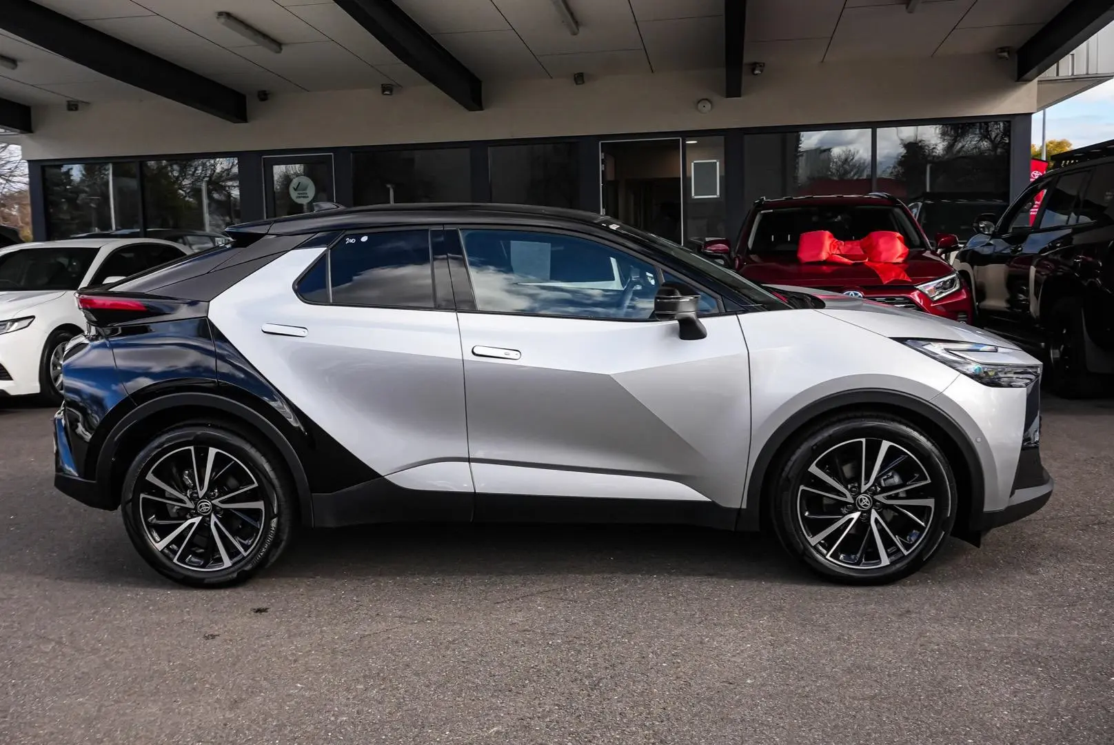 2023 Toyota C-HR Gallery Image 5