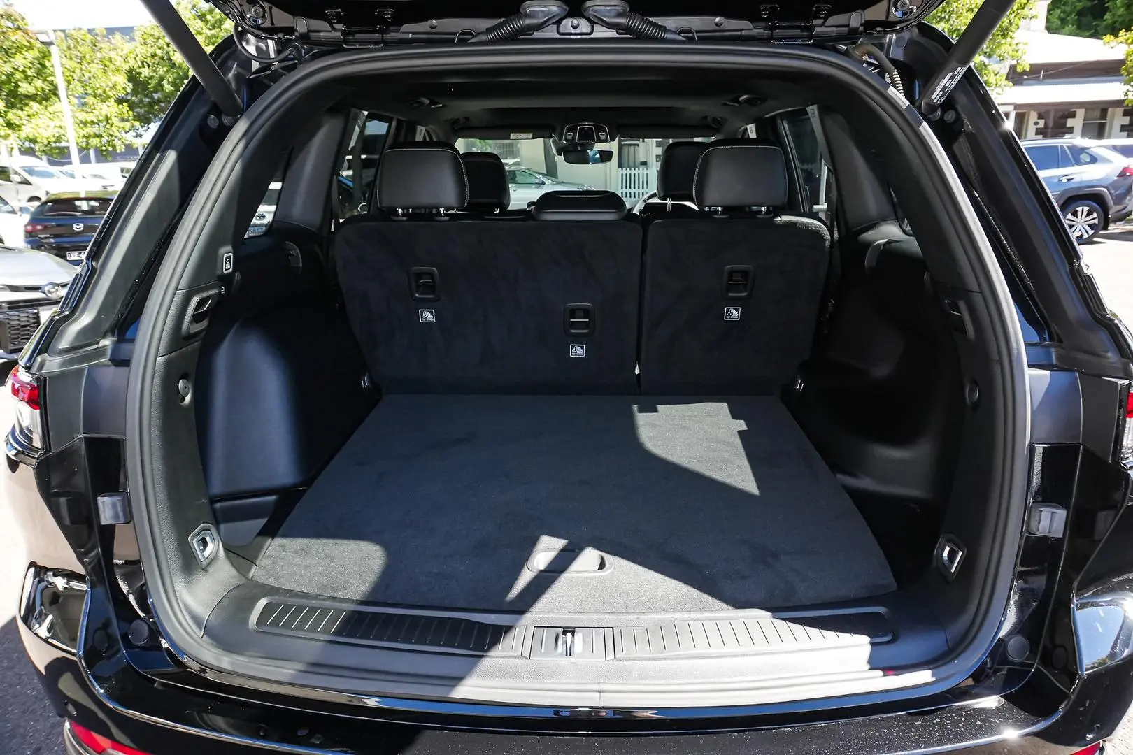 2023 Jeep Grand Cherokee Gallery Image 13