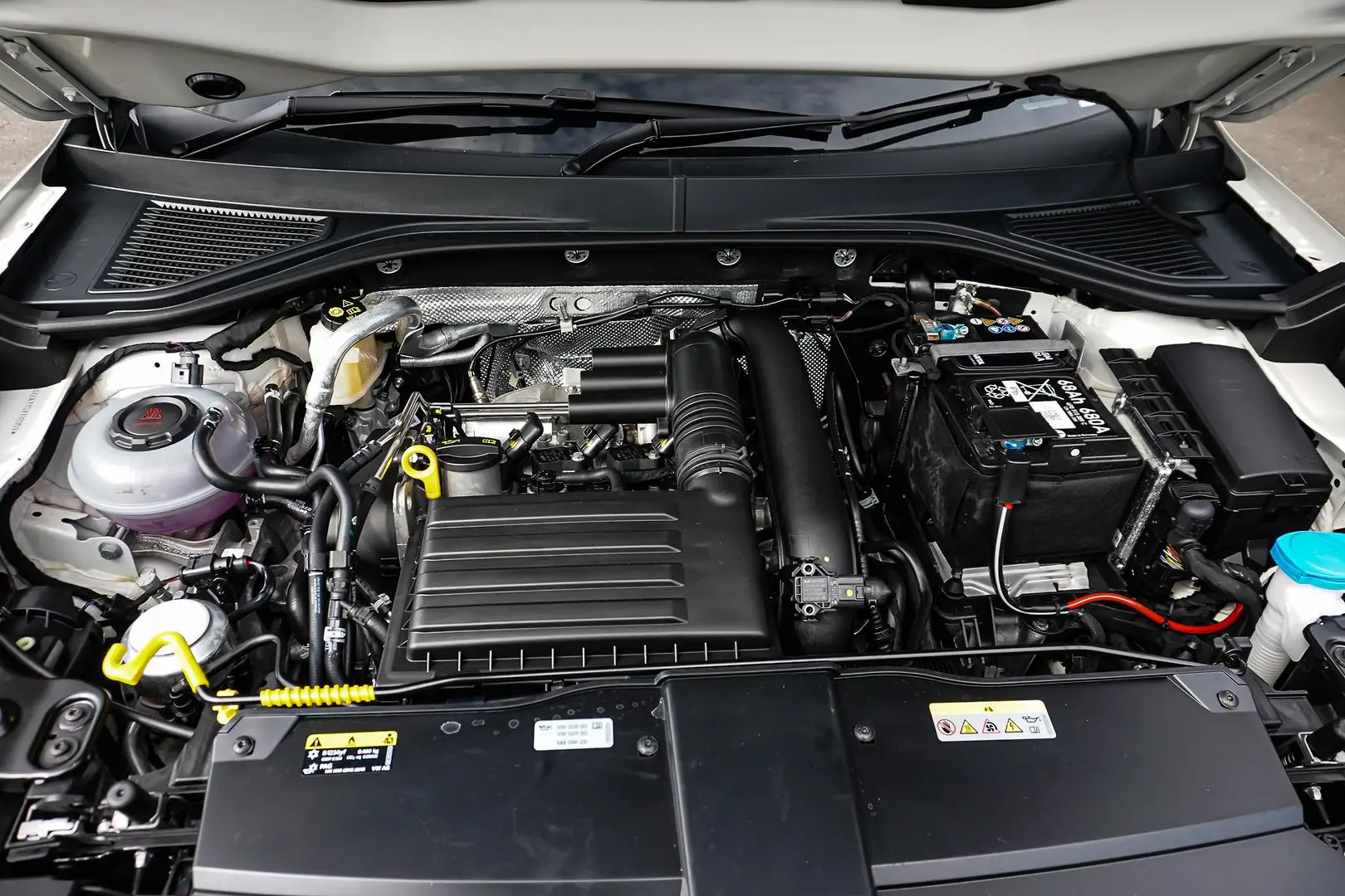 2025 Volkswagen T-Roc Gallery Image 24