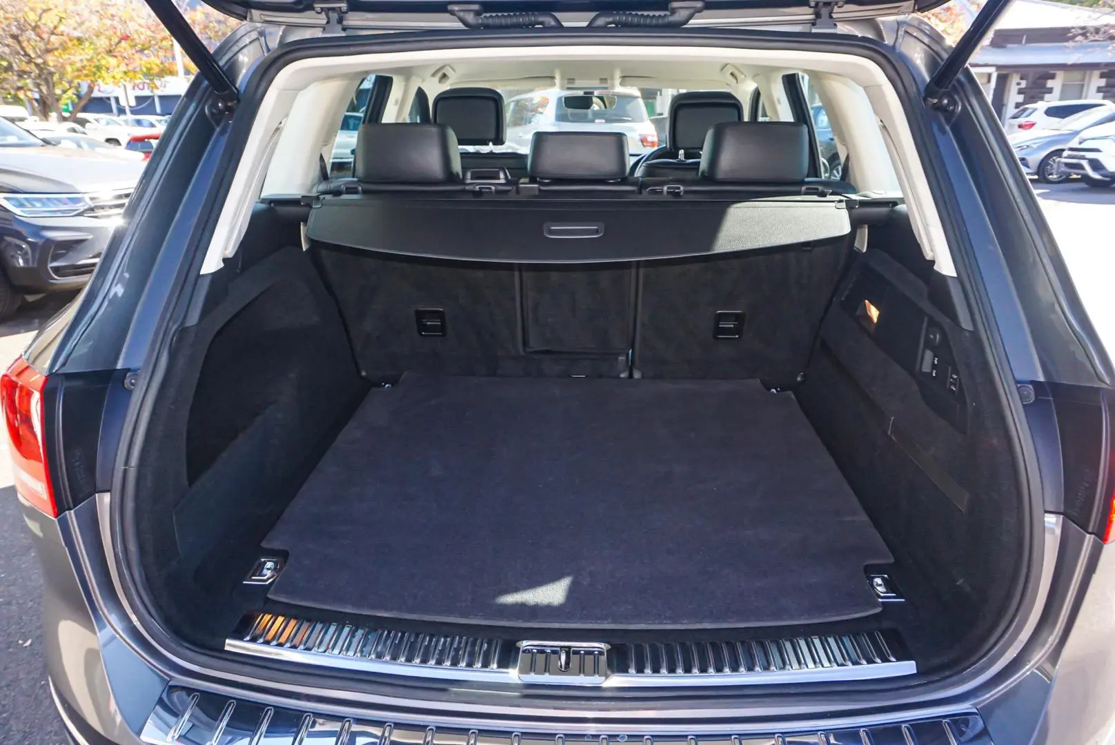 2017 Volkswagen Touareg Gallery Image 10