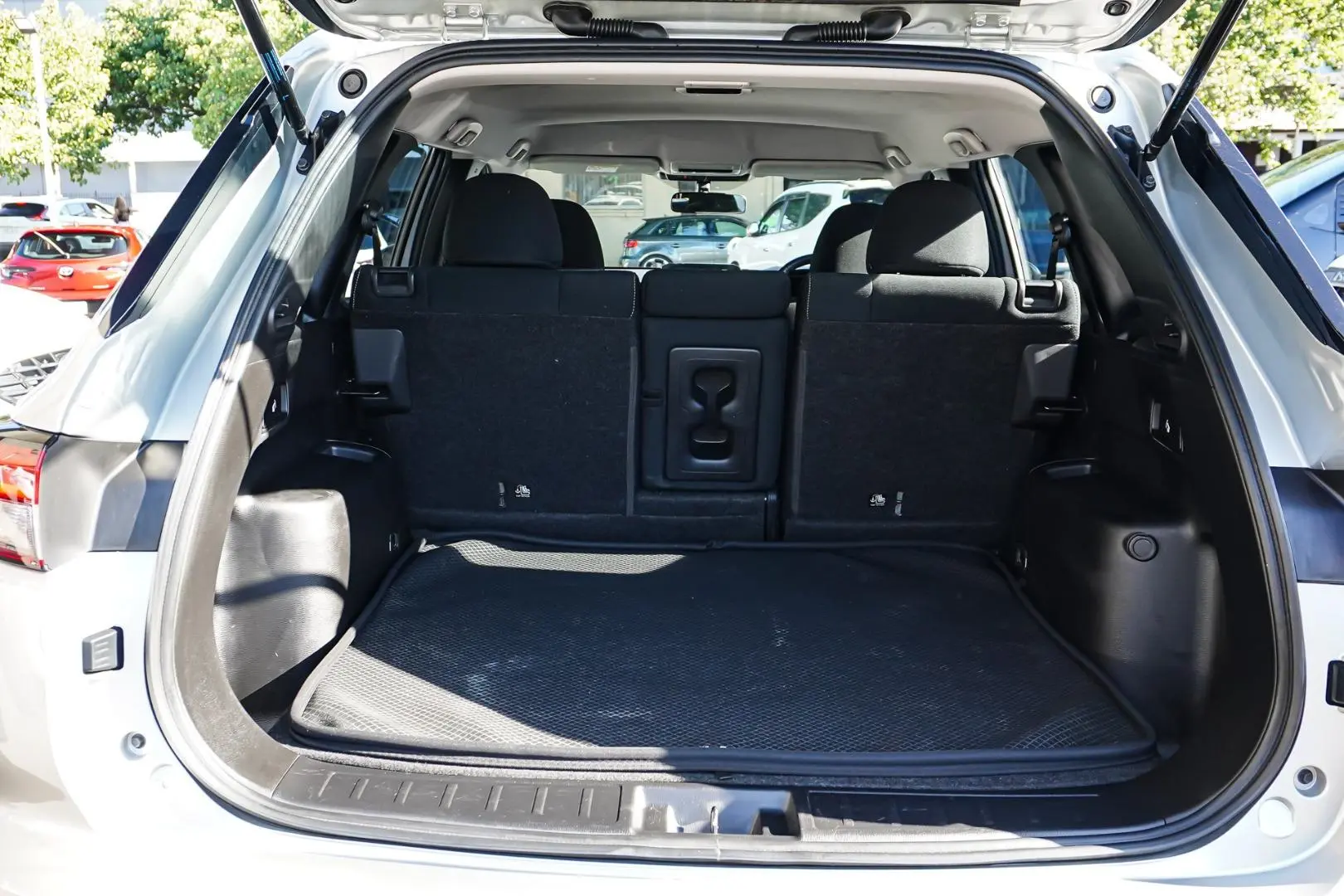 2023 Mitsubishi Outlander Gallery Image 9