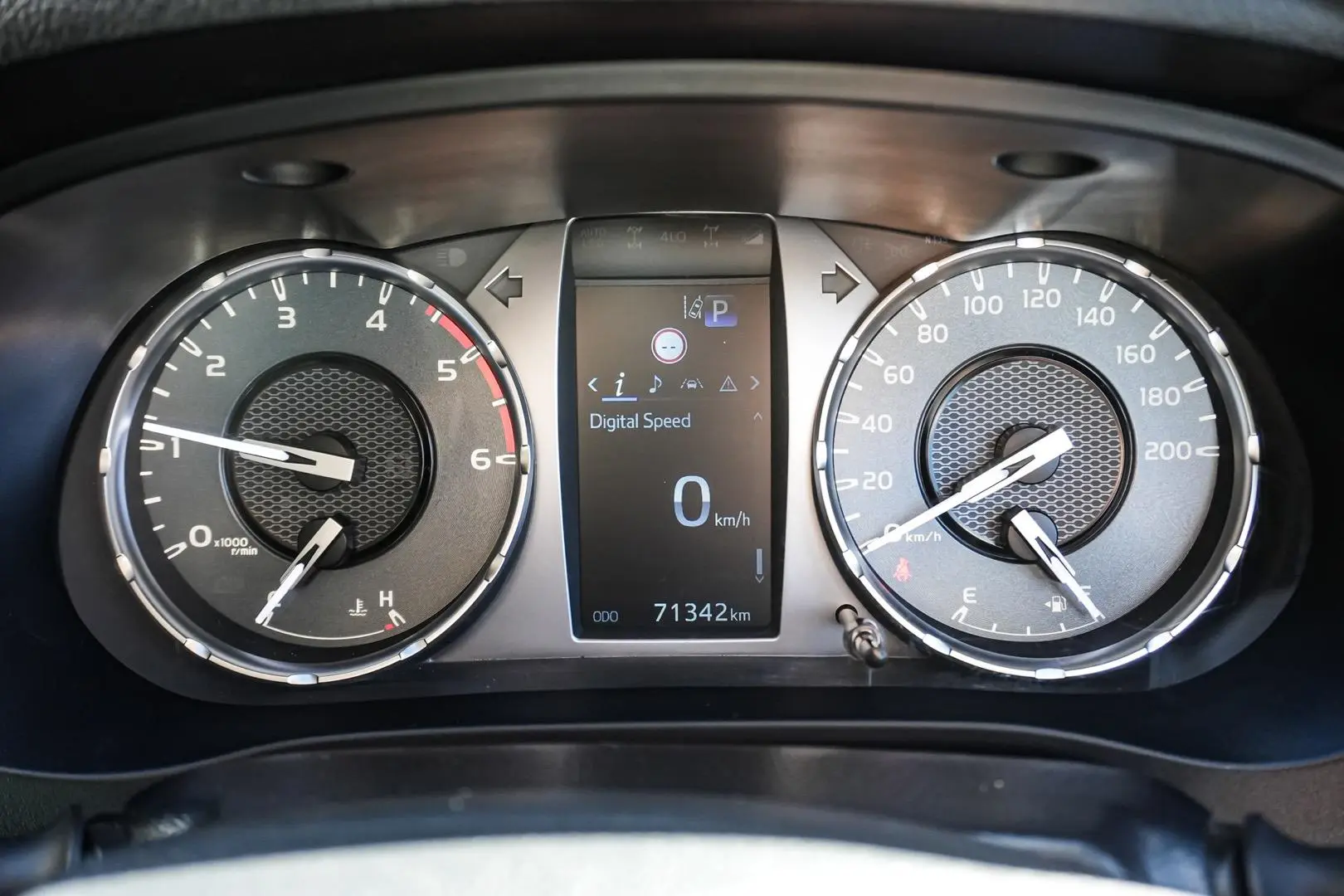 2022 Toyota Hilux Gallery Image 16