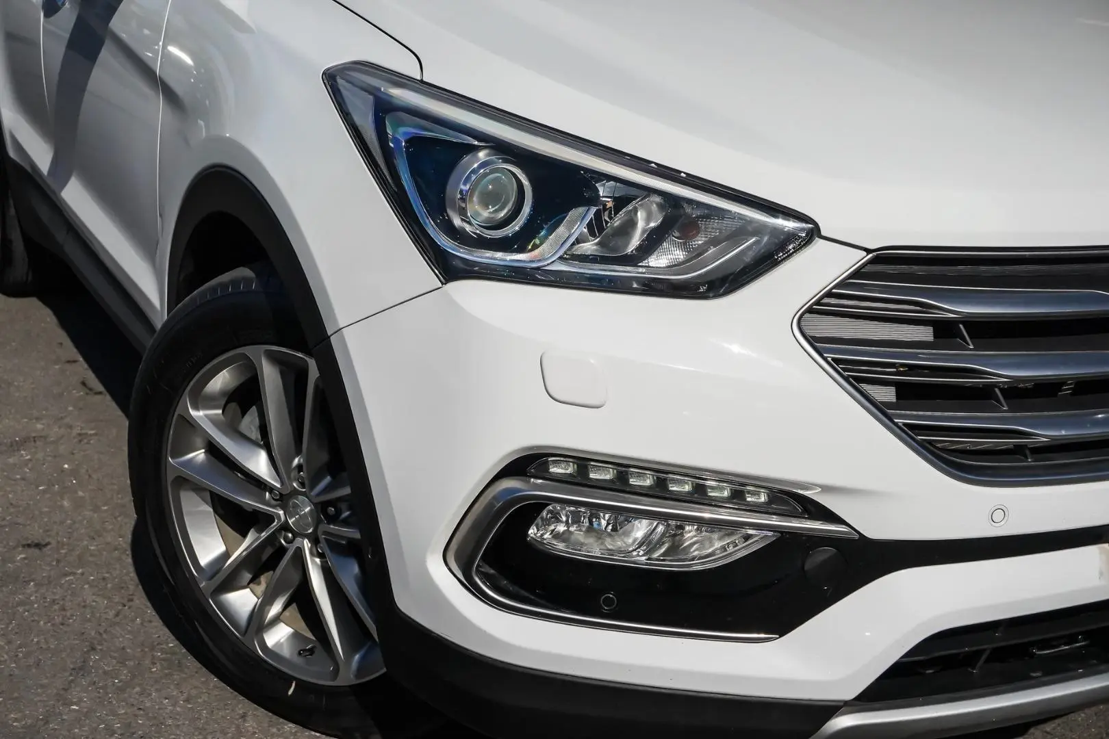 2015 Hyundai Santa Fe Gallery Image 11