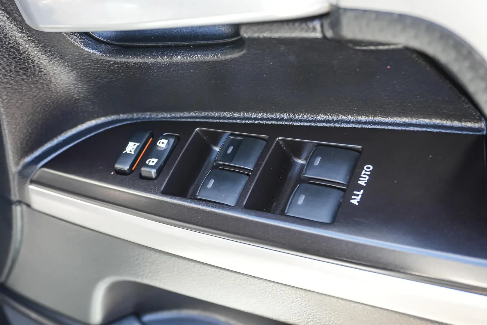 2017 Toyota Landcruiser Gallery Image 17