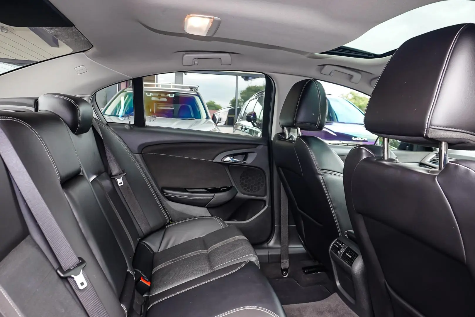 2016 Holden Commodore Gallery Image 9