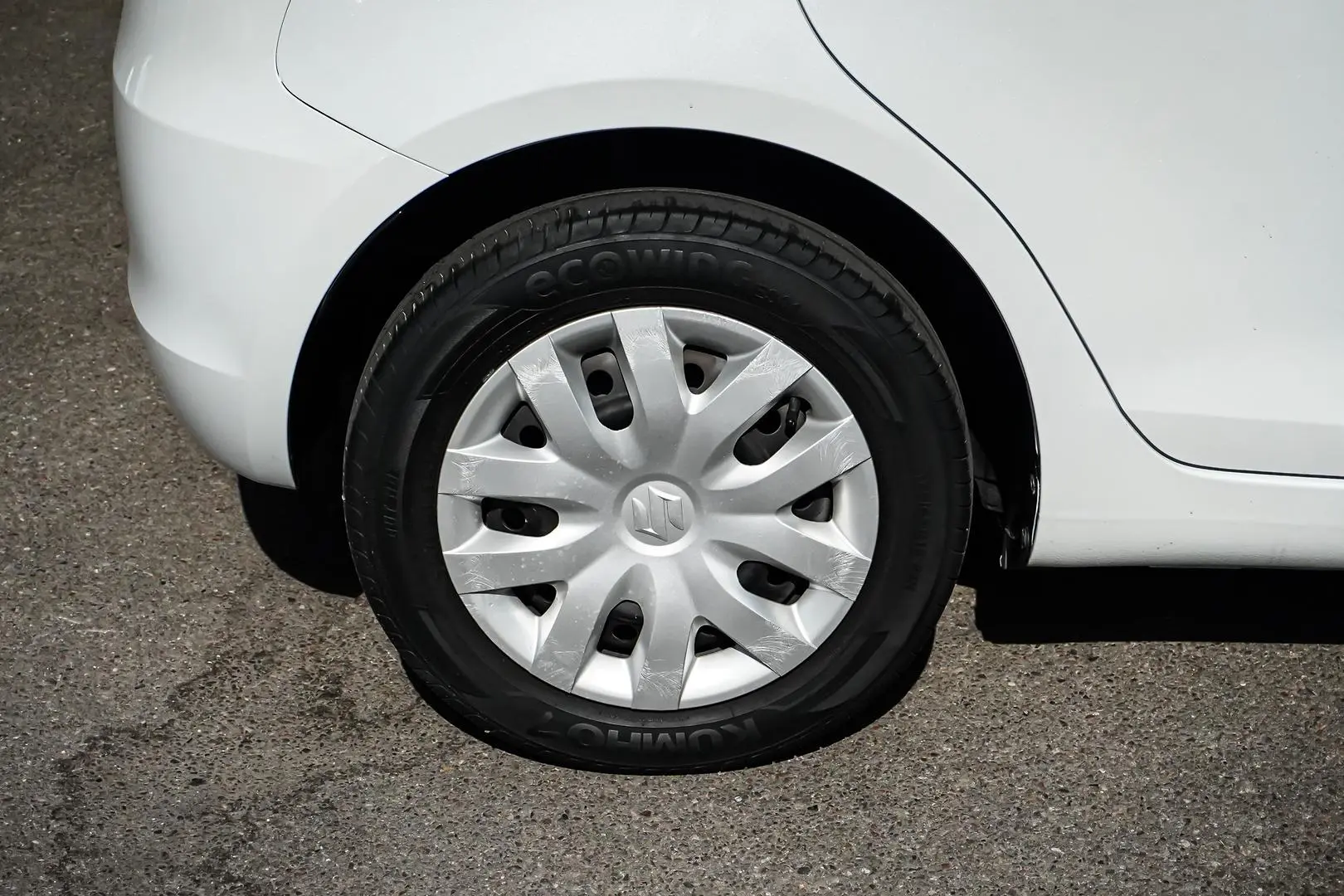 2013 Suzuki Swift Gallery Image 15