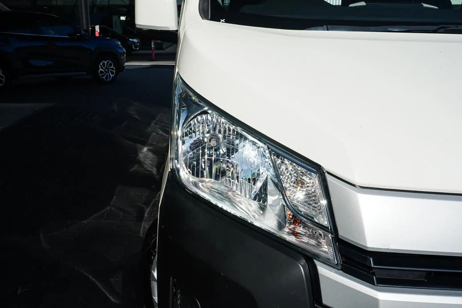 2020 Toyota Hiace Gallery Image 11