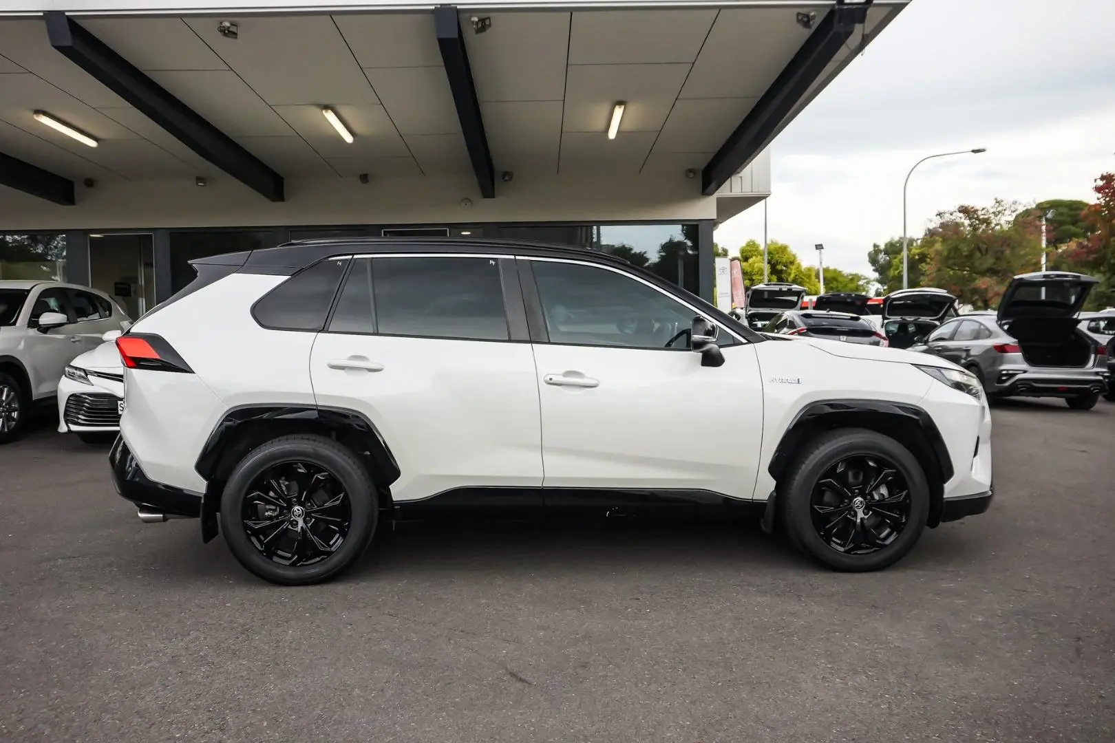 2022 Toyota RAV4 Gallery Image 4