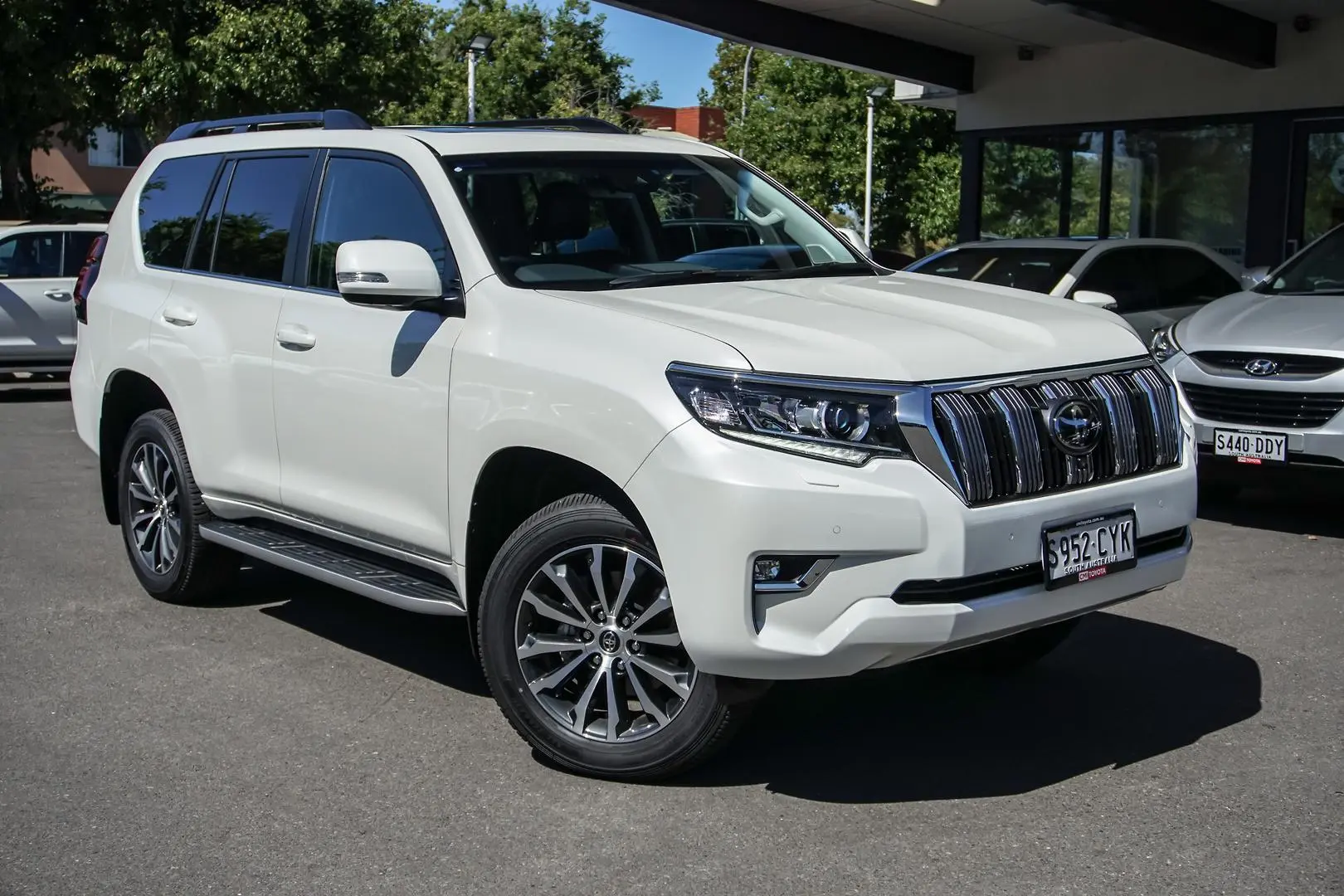 2023 Toyota Landcruiser Prado Gallery Image 2