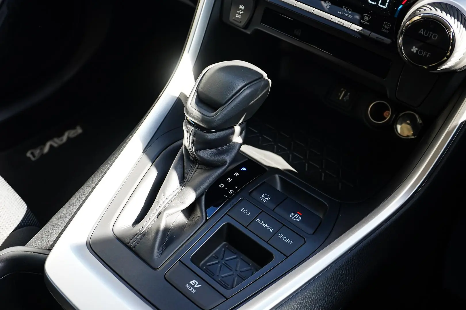 2024 Toyota RAV4 Gallery Image 17