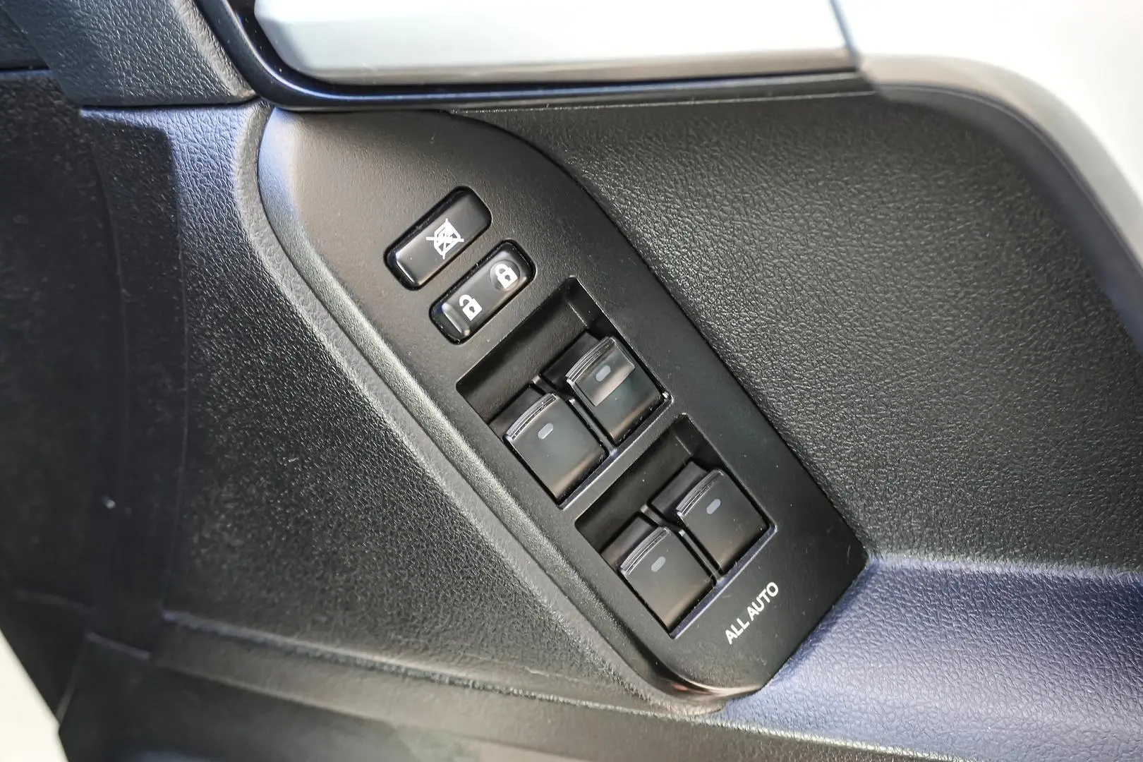 2020 Toyota Landcruiser Prado Gallery Image 16