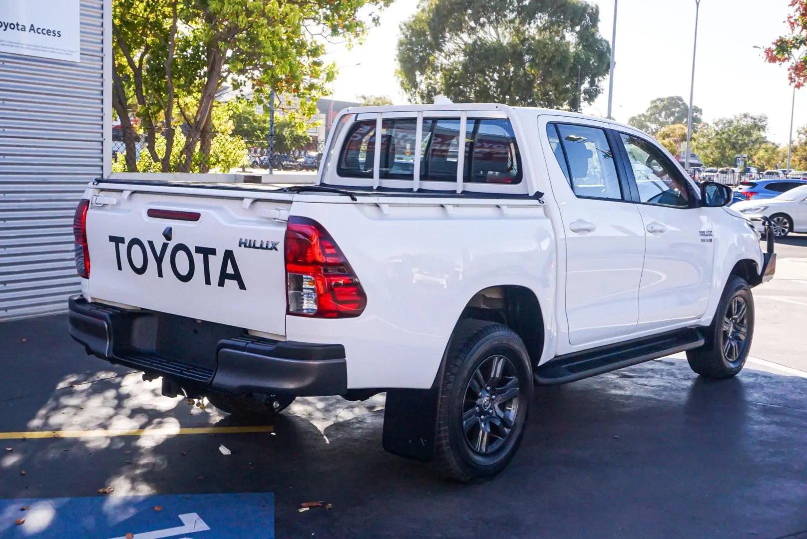 2022 Toyota Hilux Gallery Image 2