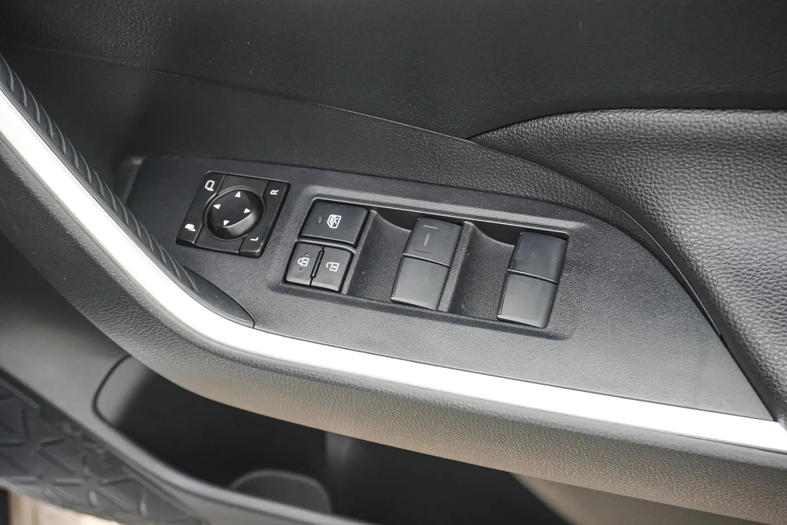 2023 Toyota RAV4 Gallery Image 18
