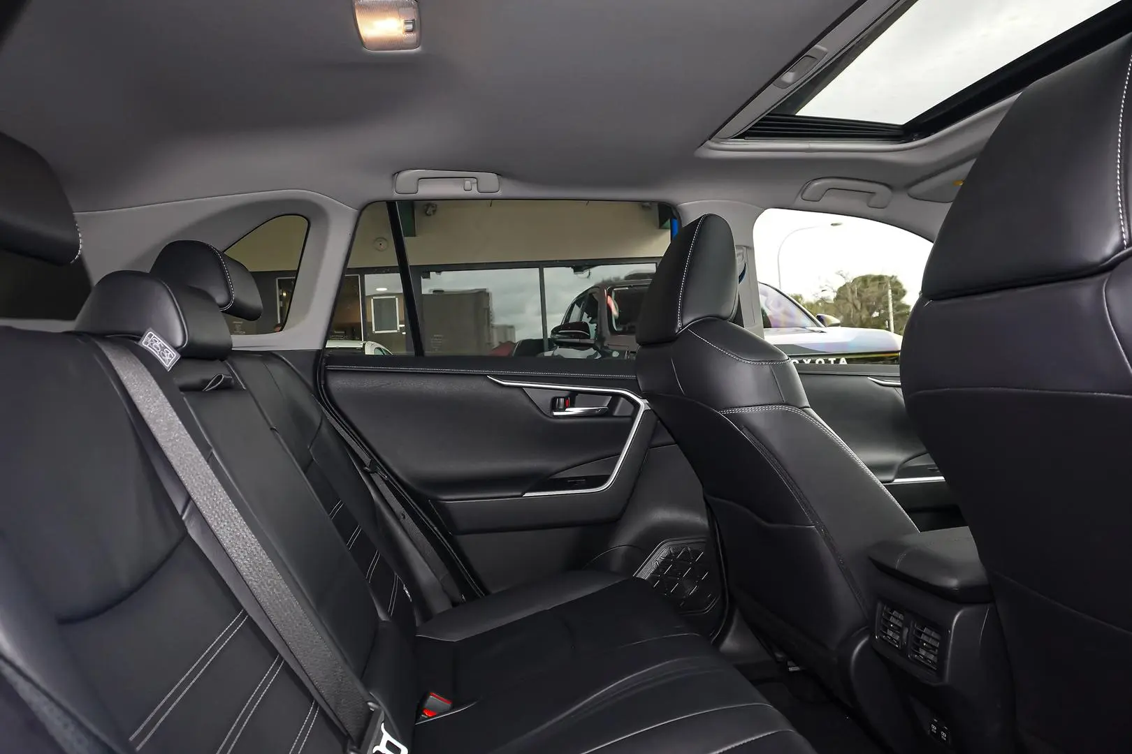 2020 Toyota RAV4 Gallery Image 7