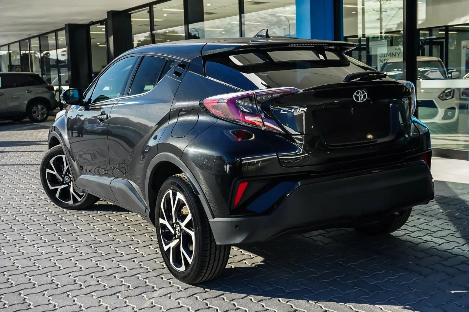 2017 Toyota C-HR Gallery Image 3