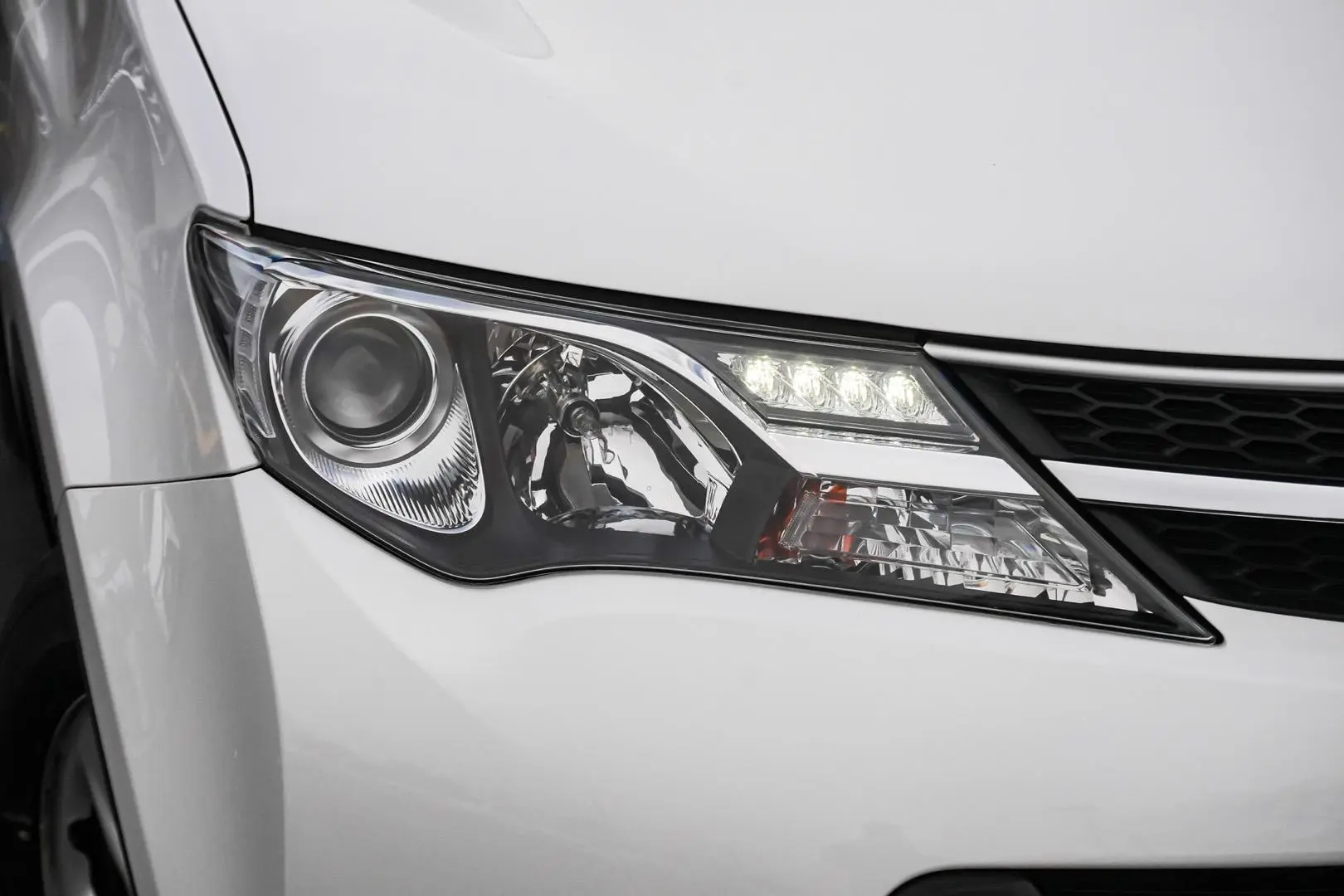 2013 Toyota RAV4 Gallery Image 12