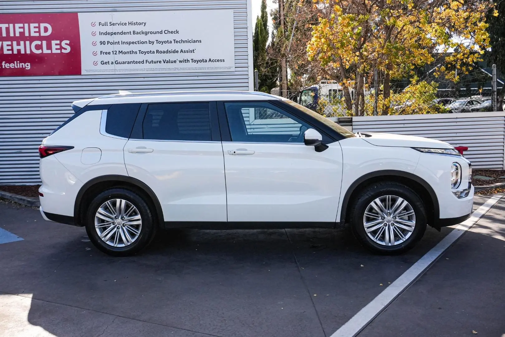 2024 Mitsubishi Outlander Gallery Image 4