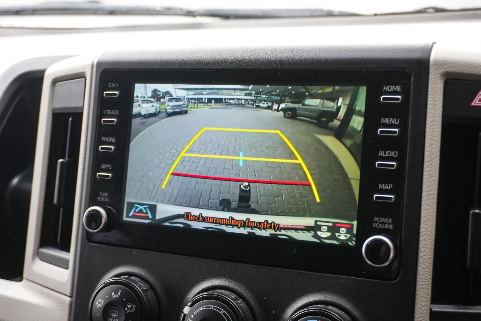 2021 Toyota Hiace Gallery Image 22