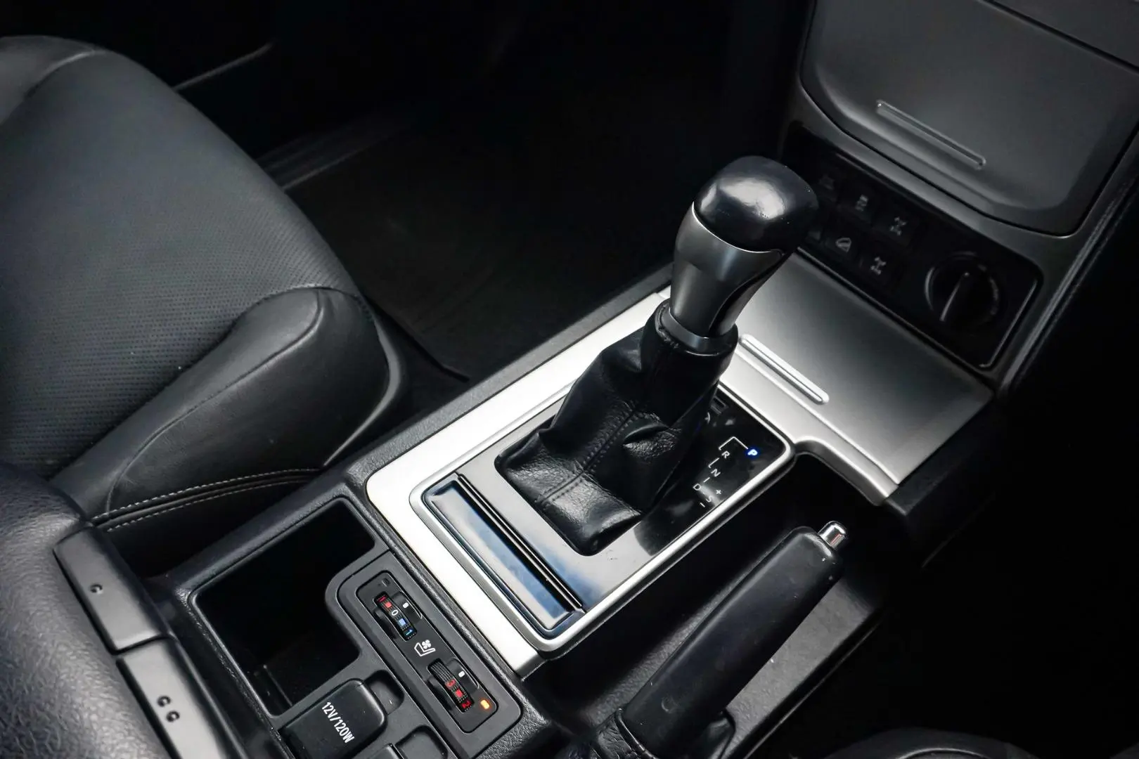 2018 Toyota Landcruiser Prado Gallery Image 18