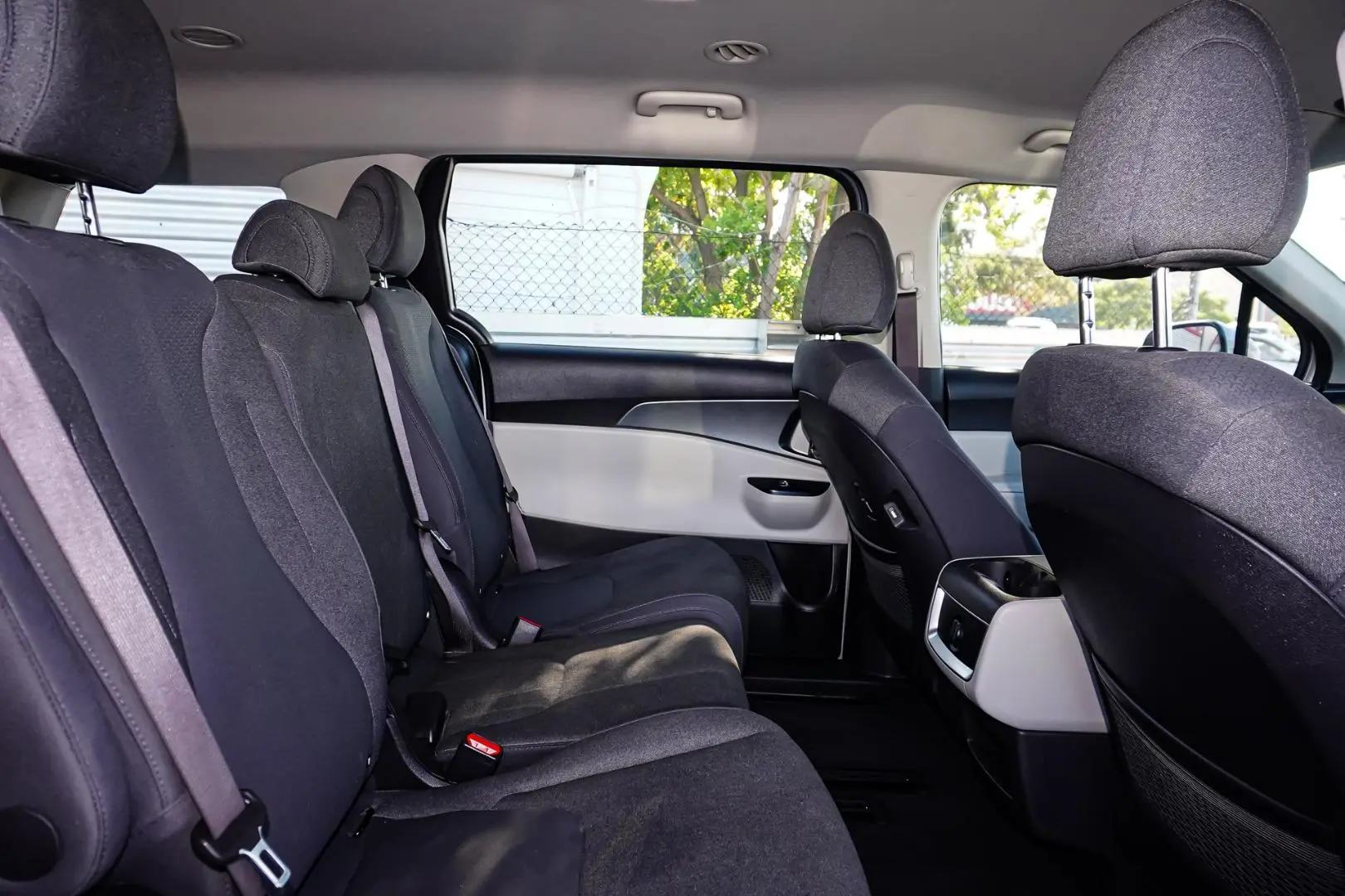 2022 Kia Carnival Gallery Image 8