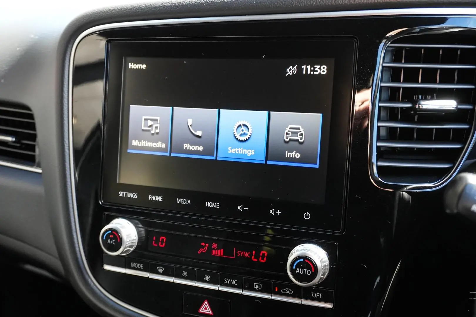 2020 Mitsubishi Outlander Gallery Image 21