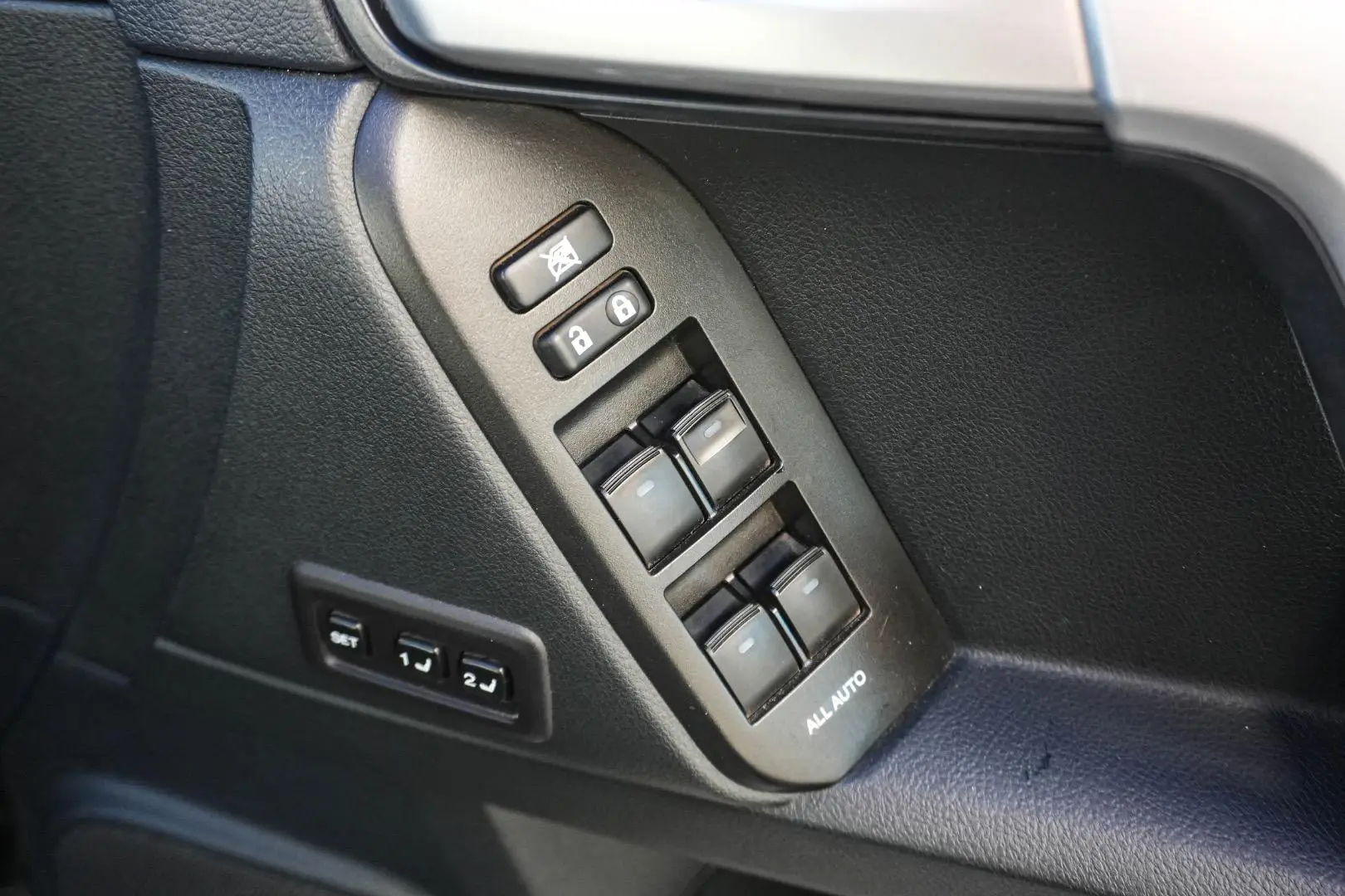 2022 Toyota Landcruiser Prado Gallery Image 17