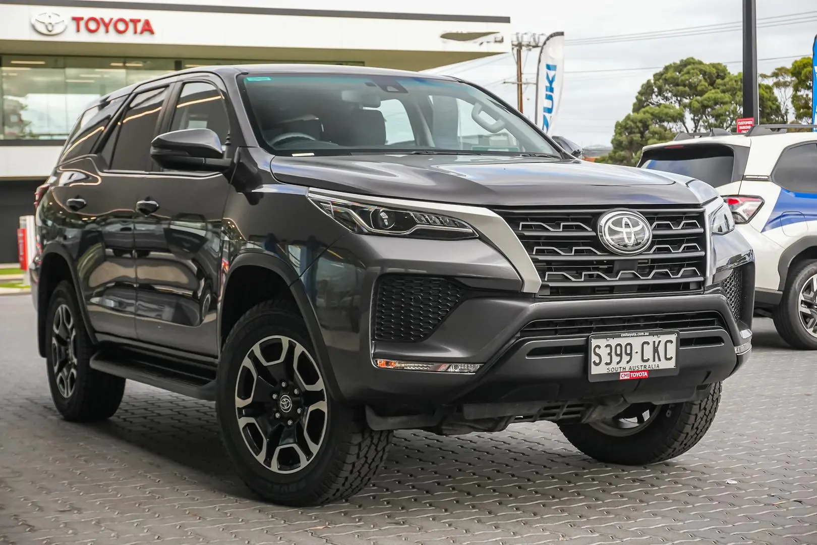 2021 Toyota Fortuner Gallery Image 2