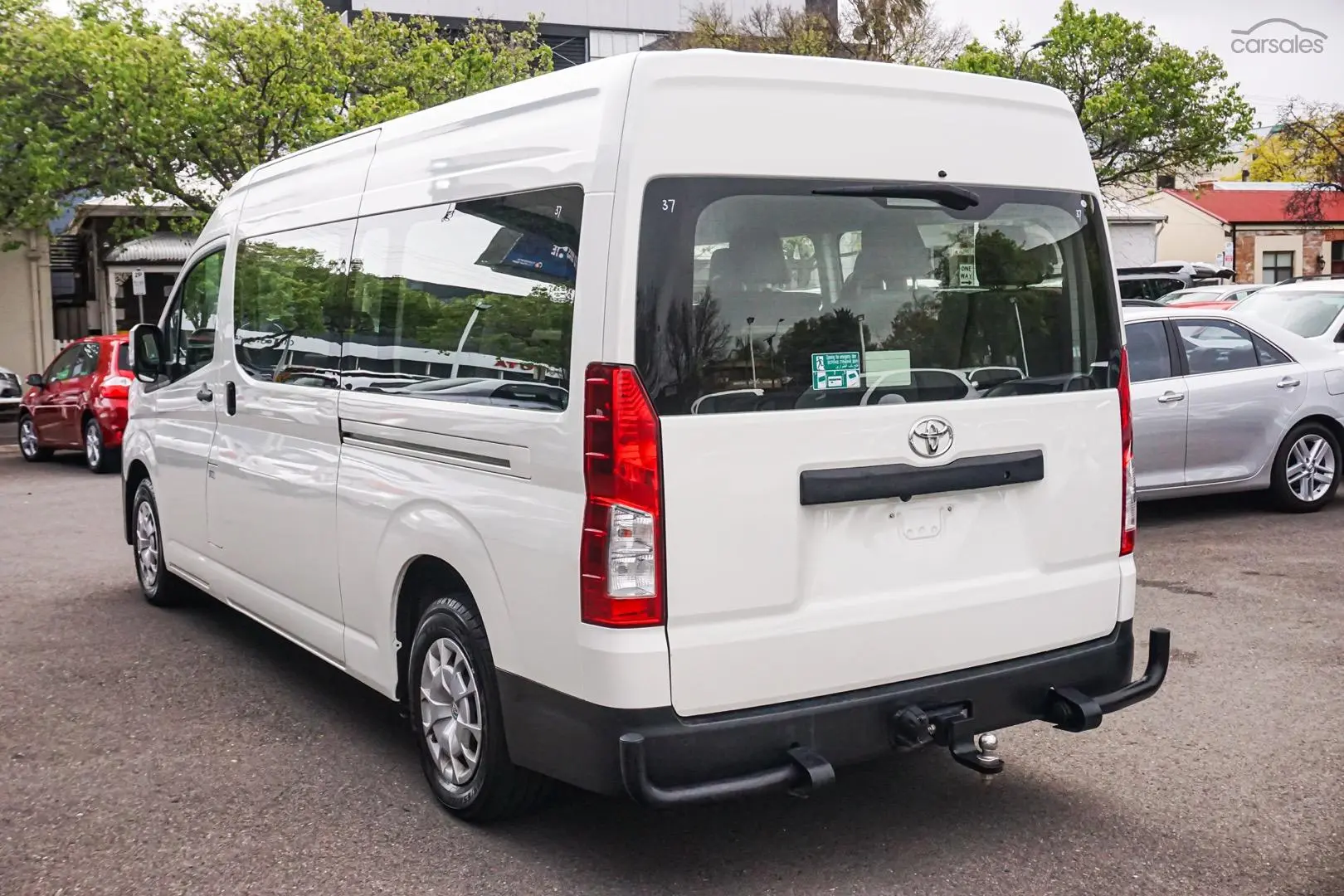 2019 Toyota Hiace Image 3