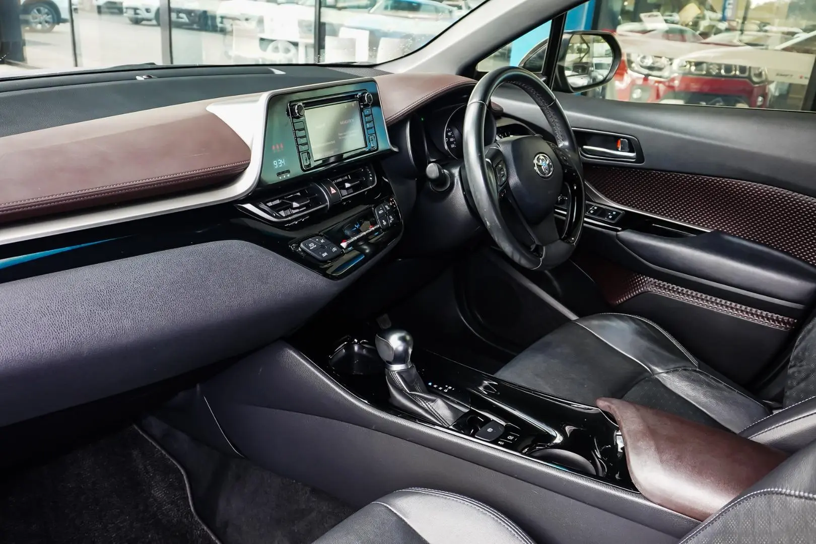 2019 Toyota C-HR Gallery Image 11