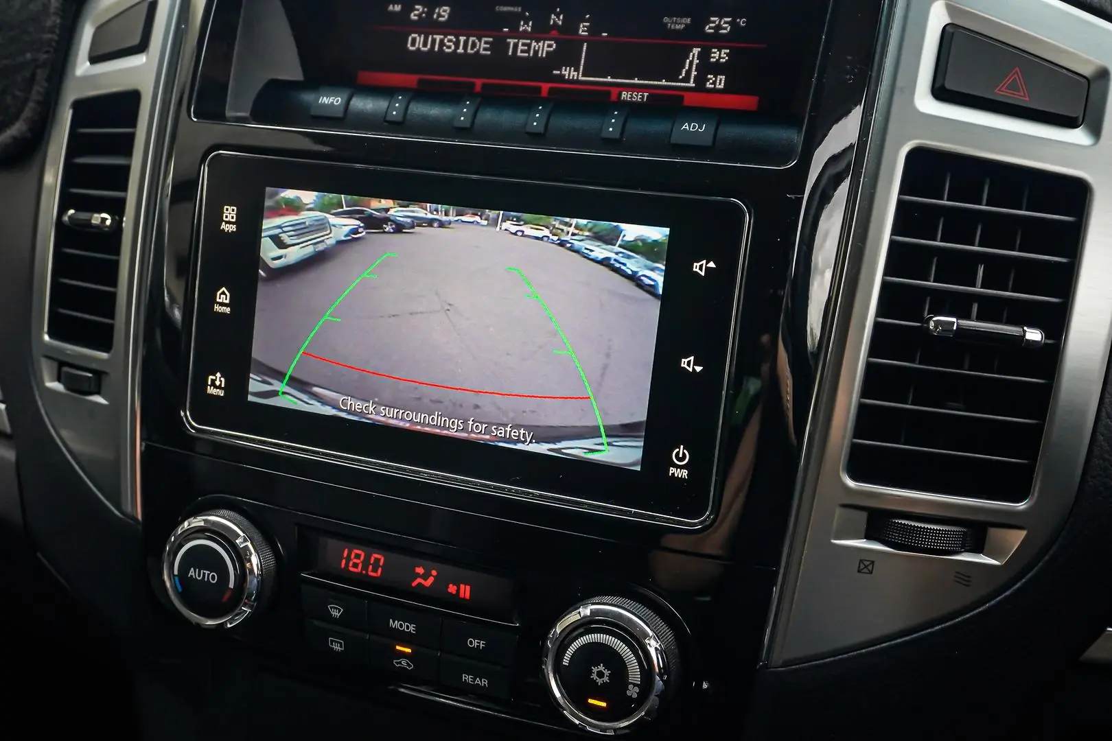 2015 Mitsubishi Pajero Gallery Image 24