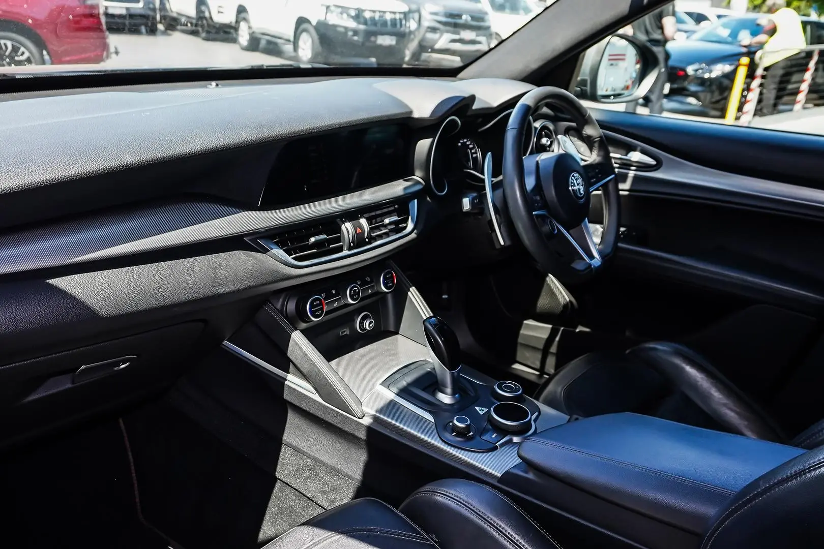 2018 Alfa Romeo Stelvio Gallery Image 11