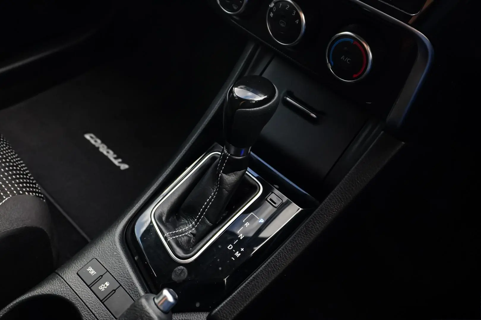 2016 Toyota Corolla Gallery Image 18