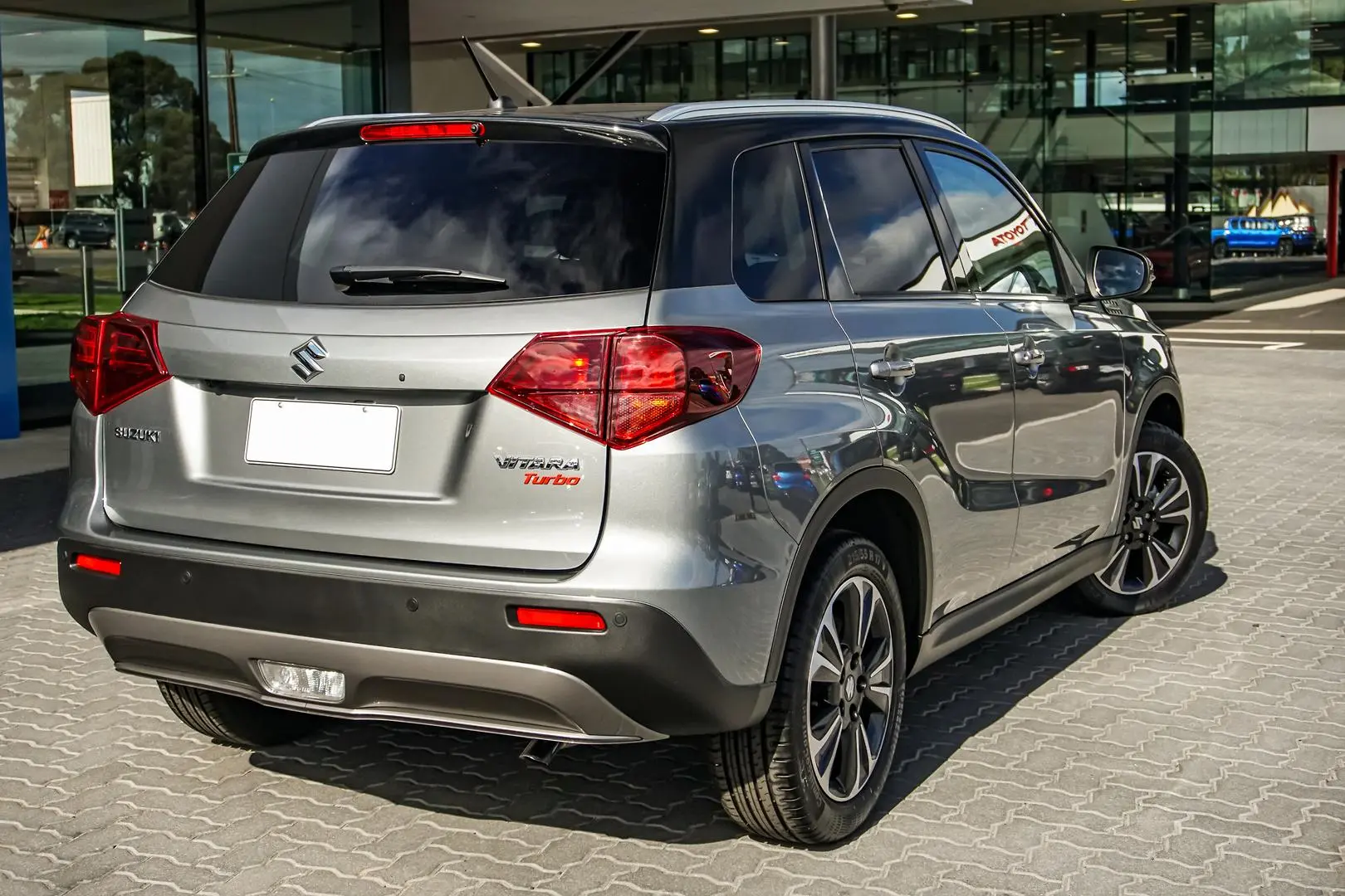 2023 Suzuki Vitara Image 2