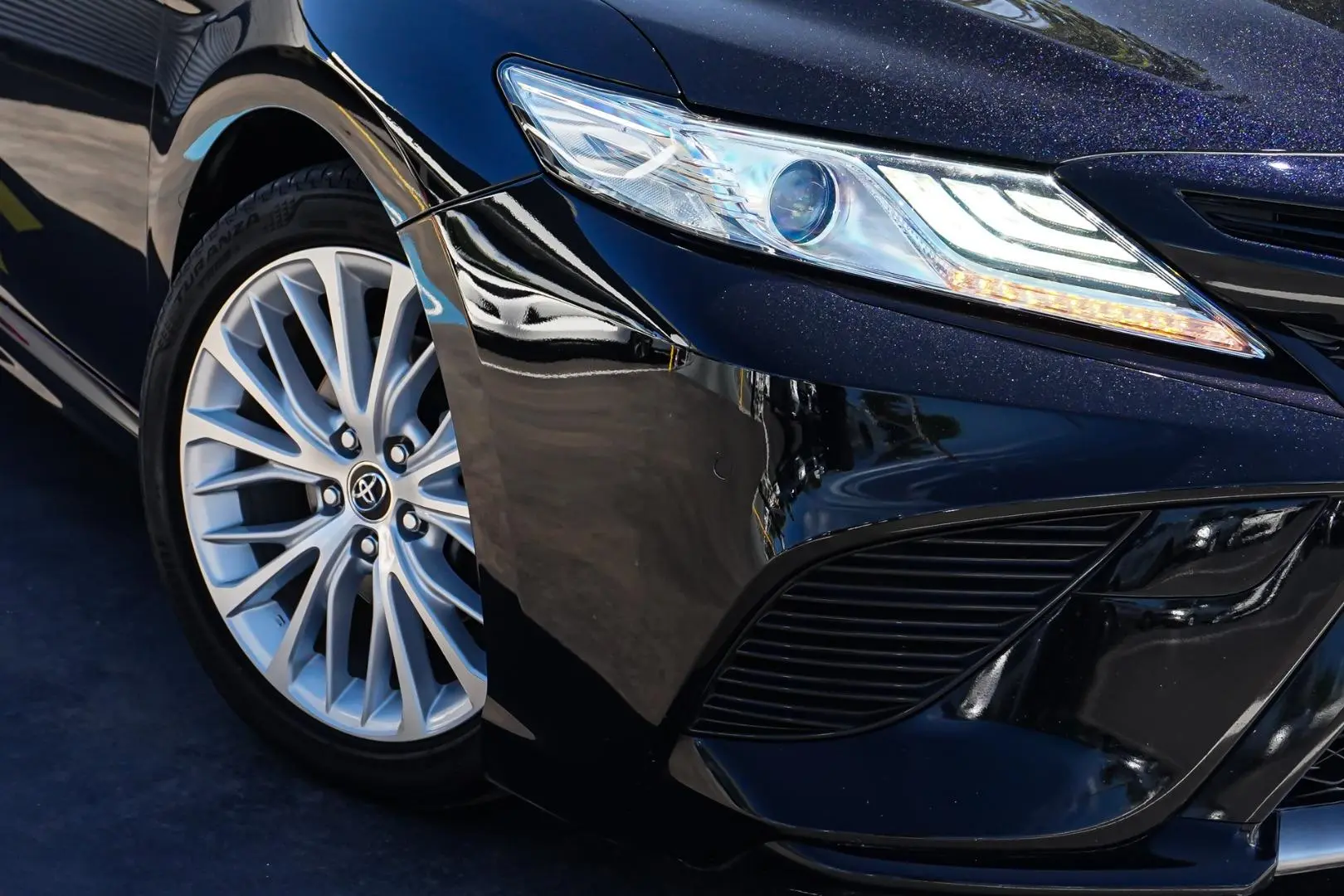 2019 Toyota Camry Gallery Image 13