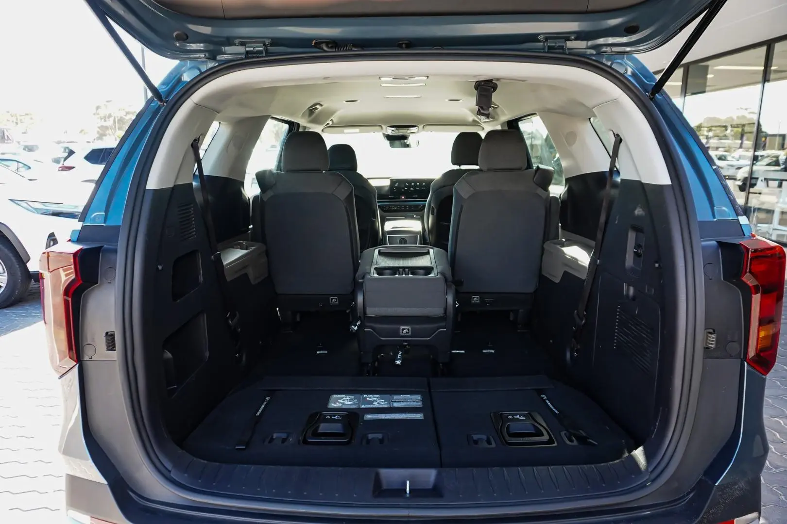 2024 Kia Carnival Gallery Image 10