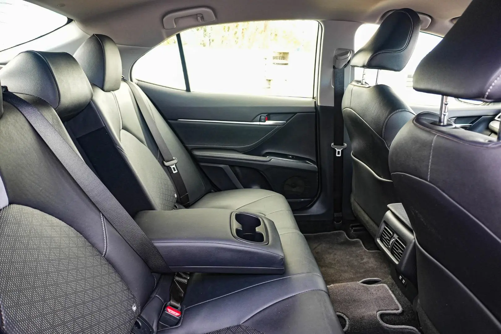 2017 Toyota Camry Gallery Image 9