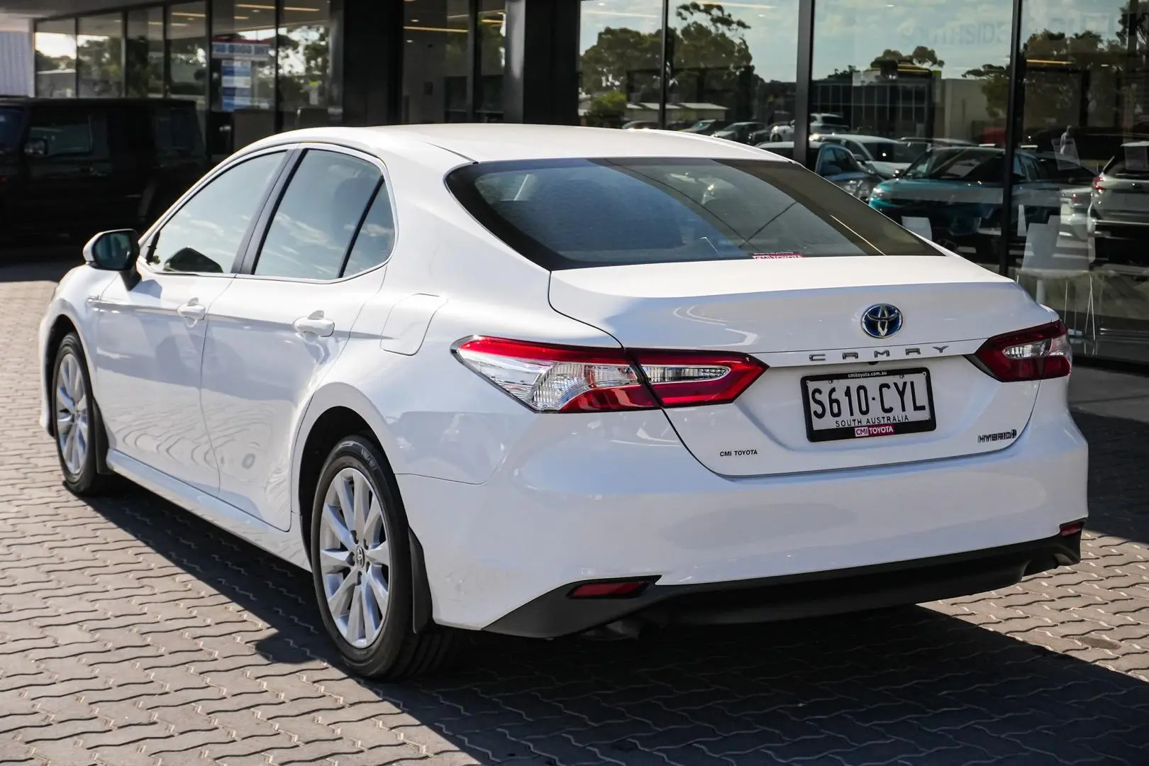 2020 Toyota Camry Gallery Image 3