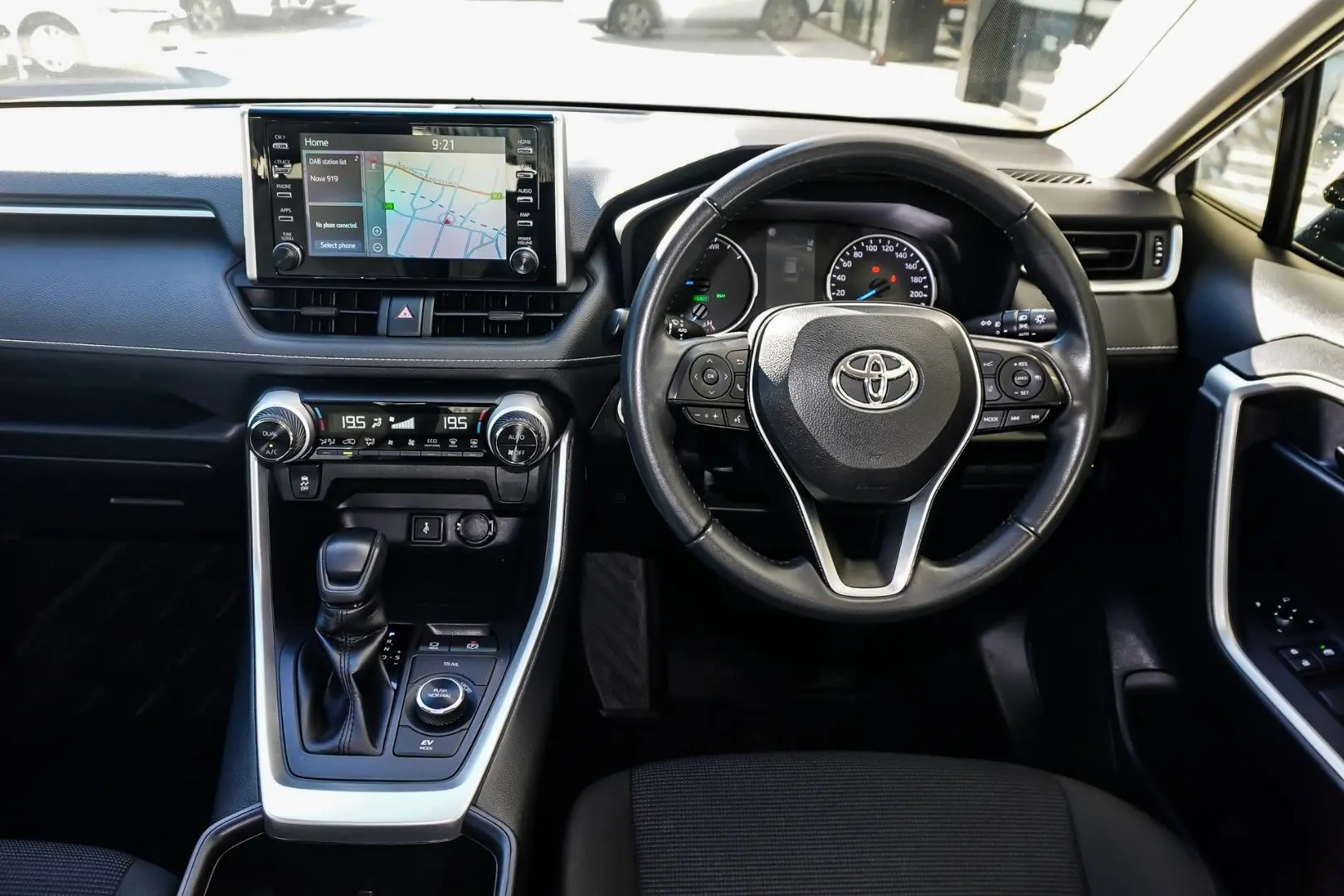 2022 Toyota RAV4 Gallery Image 9