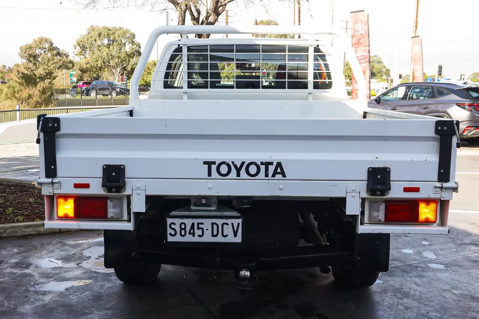 2021 Toyota Hilux Gallery Image 6