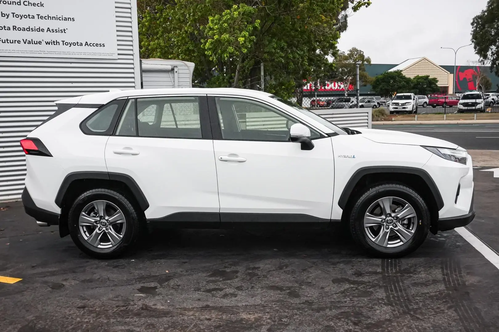 2024 Toyota RAV4 Gallery Image 4
