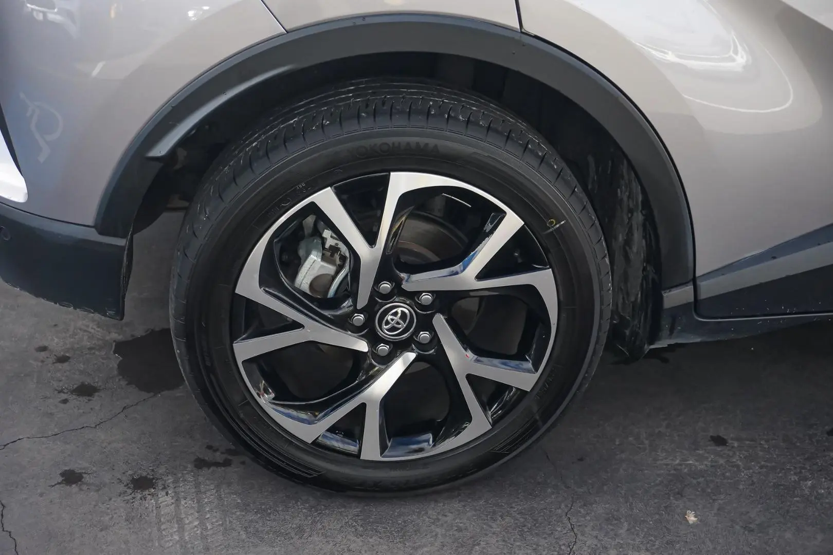 2019 Toyota C-HR Gallery Image 17