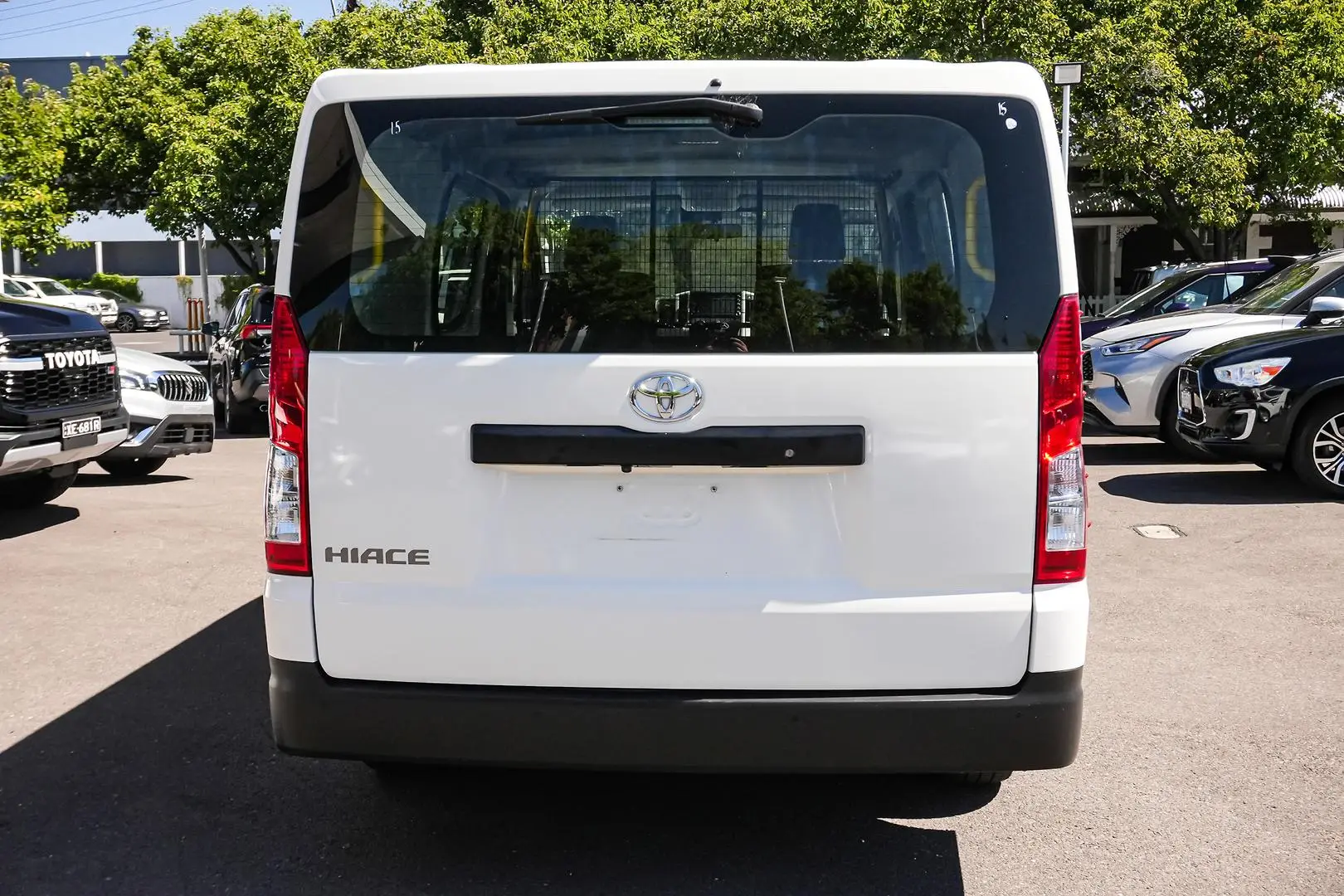 2020 Toyota Hiace Gallery Image 6